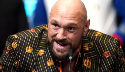 Fury gave his verdict on Dubois's controversial blow in the fight with Usyk