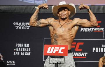 Oliveira defeated Condit by submission (video)