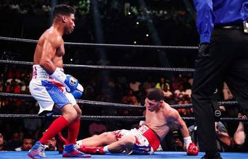 Gamboa knocks Martinez out in two