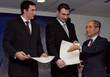 Владимир и Виталий Кличко получают из рук Коичиро Мацуура дипломы "Чемпионы спорта ЮНЕСКО"
