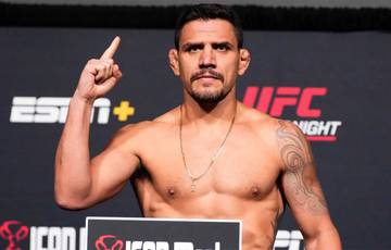 Dos Anjos and 2 other fighters are ready to replace Hooker in the fight with Green