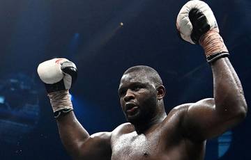 Bakole threatens Takam with a severe beating