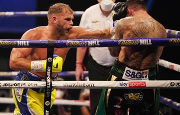 Saunders defeats Murray on points