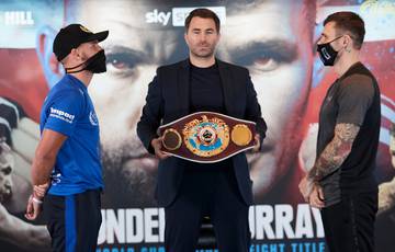 Saunders and Murray make weight