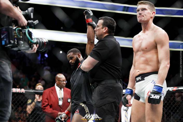 Woodley remains champ (photos)