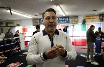 De La Hoya: "I'll be praying for Mike Tyson in this fight"