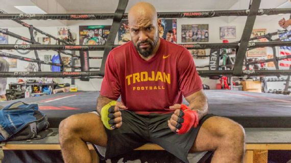 Former USC football player Gerald Washington was a late replacement to challenge Deontay Wilder for his heavyweight title on Saturday in Alabama