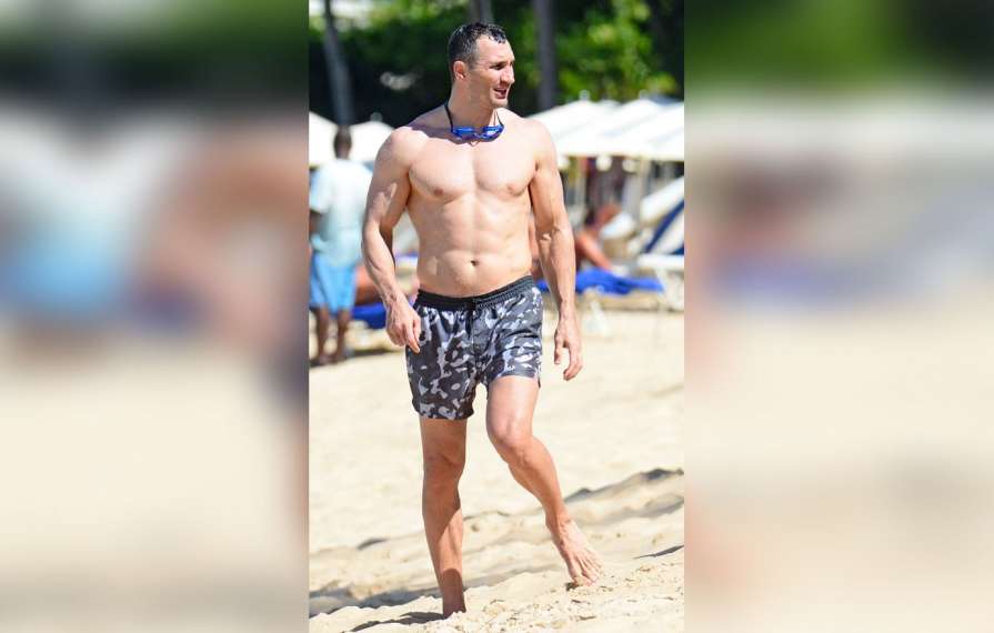 Wladimir Klitschko demonstrates the perfect shape on vacation with his