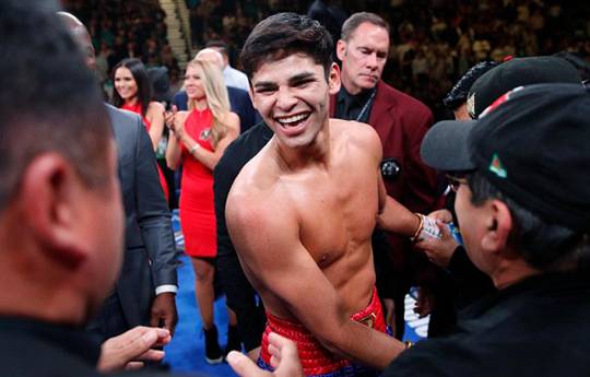 Golden Boy wants to make Garcia vs Linares in July