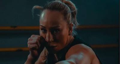 What time is Olivia Curry vs Kaye Scott tonight? Ringwalks, schedule, streaming links