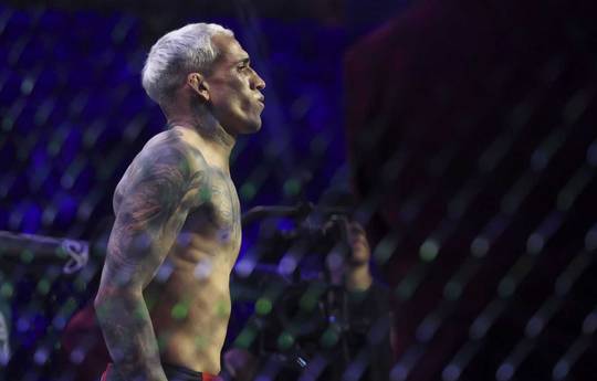 Oliveira criticized UFC fighters