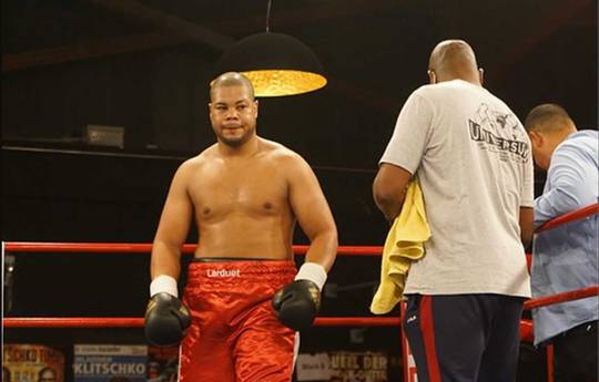 What time is Jose Larduet vs Bohdan Myronets tonight? Ringwalks, schedule, streaming links