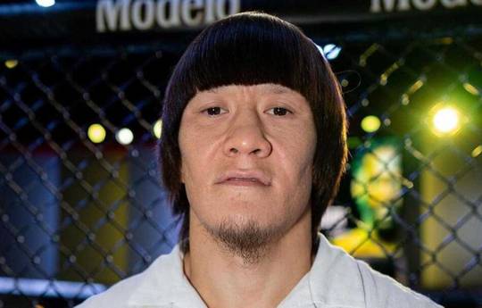 Ex-lutador do UFC do Cazaquistão vence combate com uma perna partida