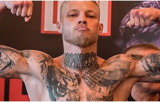 Luchador de MMA no pudo ingresar al torneo debido al tatuaje de Hitler