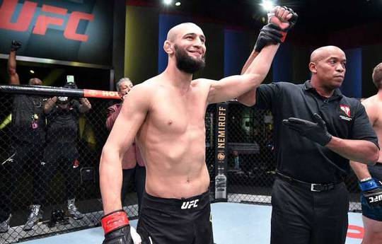 Chimaev destacó sus altos honorarios en la UFC