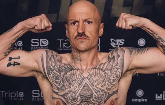 What time is Thomas Galbraith vs Steve Davies tonight? Ringwalks, schedule, streaming links