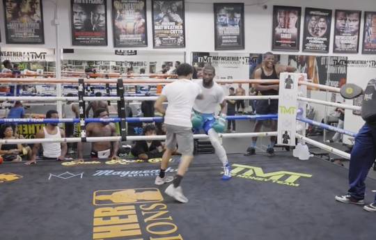 45-year-old Floyd Mayweather is preparing for an exhibition fight (video)