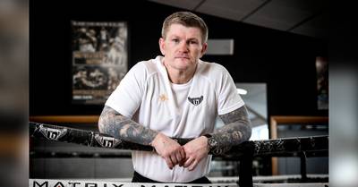 Le prodige de la boxe britannique raccroche les gants tôt, dit son père : "Il a pris sa décision"