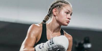 What time is Sarah Liegmann vs Calista Silgado tonight? Ringwalks, schedule, streaming links