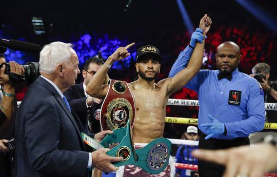 Muratalla defeated Cruz, defended the IBF title