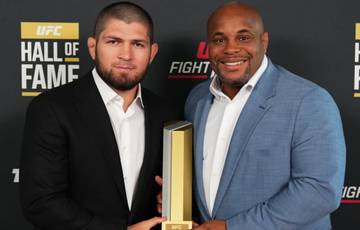 Khabib: “When I said how much I would earn, Cormier said it was impossible”