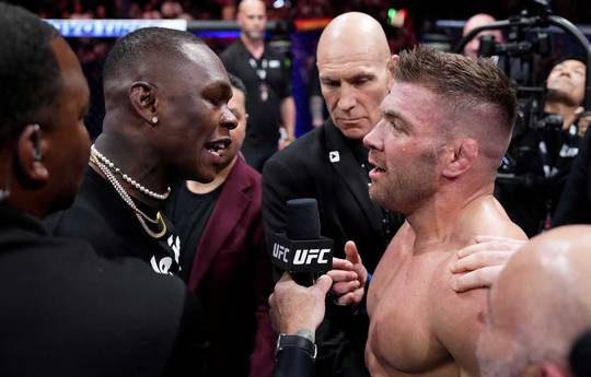 Chiesa: "UFC está intentando organizar una pelea entre Du Plessis y Adesanya"