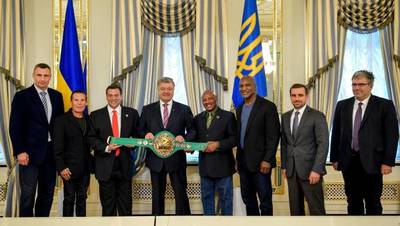 Poroshenko meets with the legends of boxing