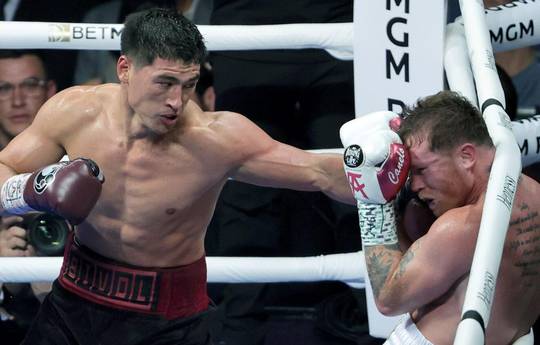 Canelo's Legacy Takes Unexpected Turn As Boxing Legend Weighs In: "He's Not Who We Thought"