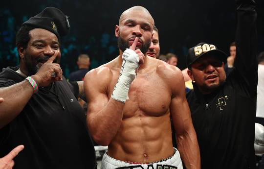 La cascade d'œufs de Chris Eubank Jr laisse Eddie Hearn furieux : "Absolument honteux"