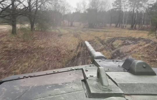 Кличко испытал немецкие танки «Леопард» (видео)