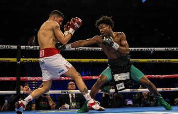 19-jarige Abdullah Mason maakt tegenstander af met bliksemsnelle one-punch KO op Teofimo Lopez undercard