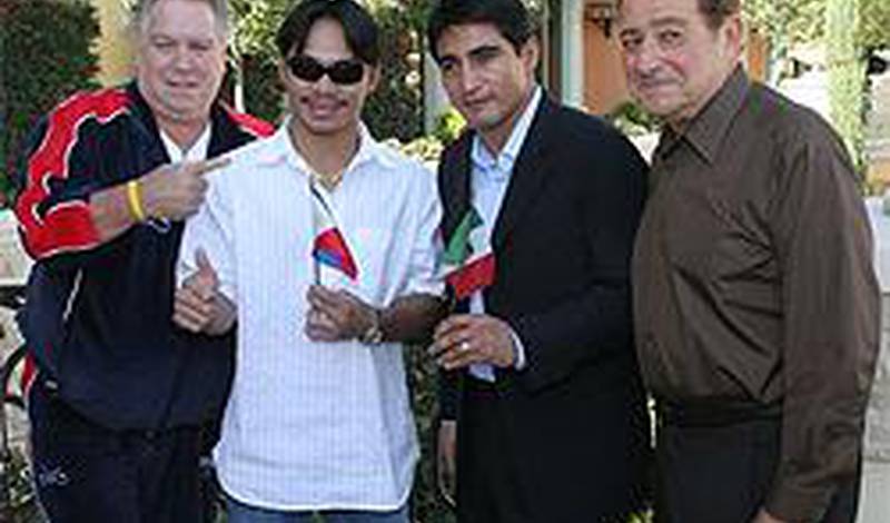 Гэри Шо, Мэнни Паккьяо, Эрик Моралес и Боб Арум на конференции перед реваншем
