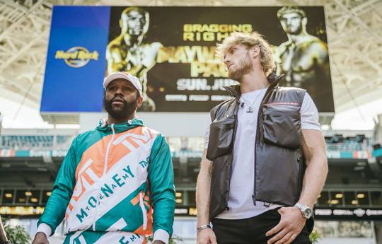 Floyd Mayweather prepares for a fight against Logan Paul (video)