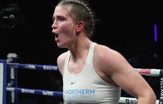 What time is Mary Spencer vs April Hunter tonight? Ringwalks, schedule, streaming links