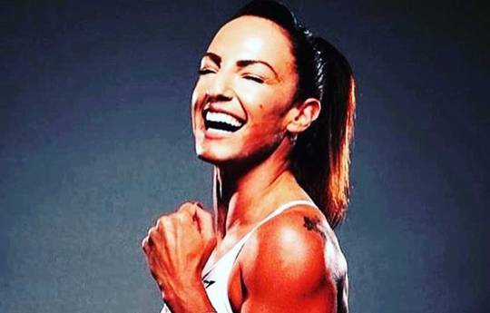 What time is Chelsey Arnell vs Bec Connolly tonight? Ringwalks, schedule, streaming links