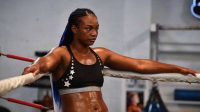 A lenda do boxe feminino Shields comentou o vídeo do seu knockdown