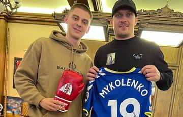 Usyk and Mykolenko exchanged gifts