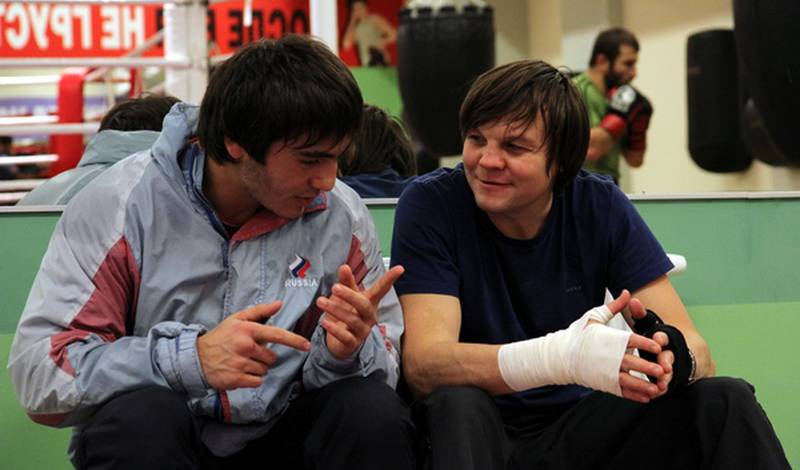 Марат Кулумбегов с тренером Андреем Синепуповым во время тренировки