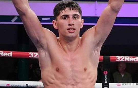 Hoe laat is Royston Barney Smith vs Andres Navarrete vanavond? Ringrondes, schema, streaming links