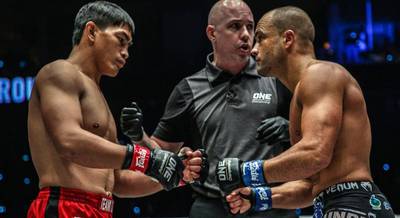 Eddie Alvarez "chokes" Folayang on One Championship (video)