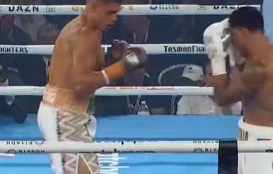 Opetaia noquea a Nyika y otros resultados de la noche de boxeo