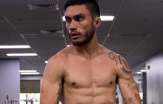 What time is Javon Walton vs Erik Hanley tonight? Ringwalks, schedule, streaming links