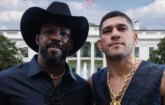 Бой Перейры с Джонсом может возглавить турнир UFC в Белом доме