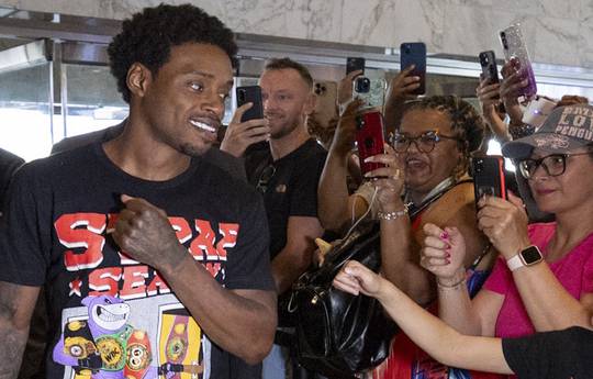 Spence and Crawford arrive in Las Vegas