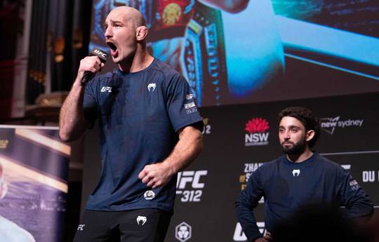 Стрикленд вважає, що потрібно було відмовитися від бою з дю Плесси