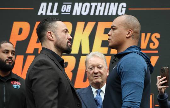 Parker and Wardley held a 'stare-down' before the fight