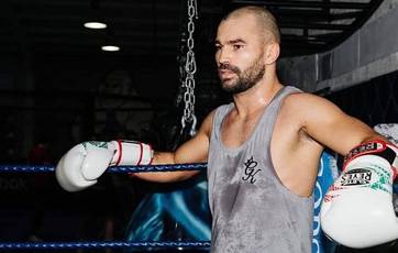 Lobov signs a new contract with UFC