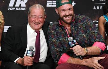 Arum promete um combate Fury-Joshua este ano em Wembley