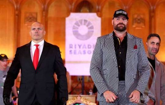 The contract for the Usyk-Fury rematch includes a third fight