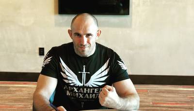 Олейник продлил контракт с UFC